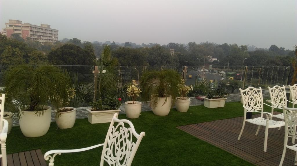 Sunbeam Premium Hotel Zirakpur Ngoại thất bức ảnh